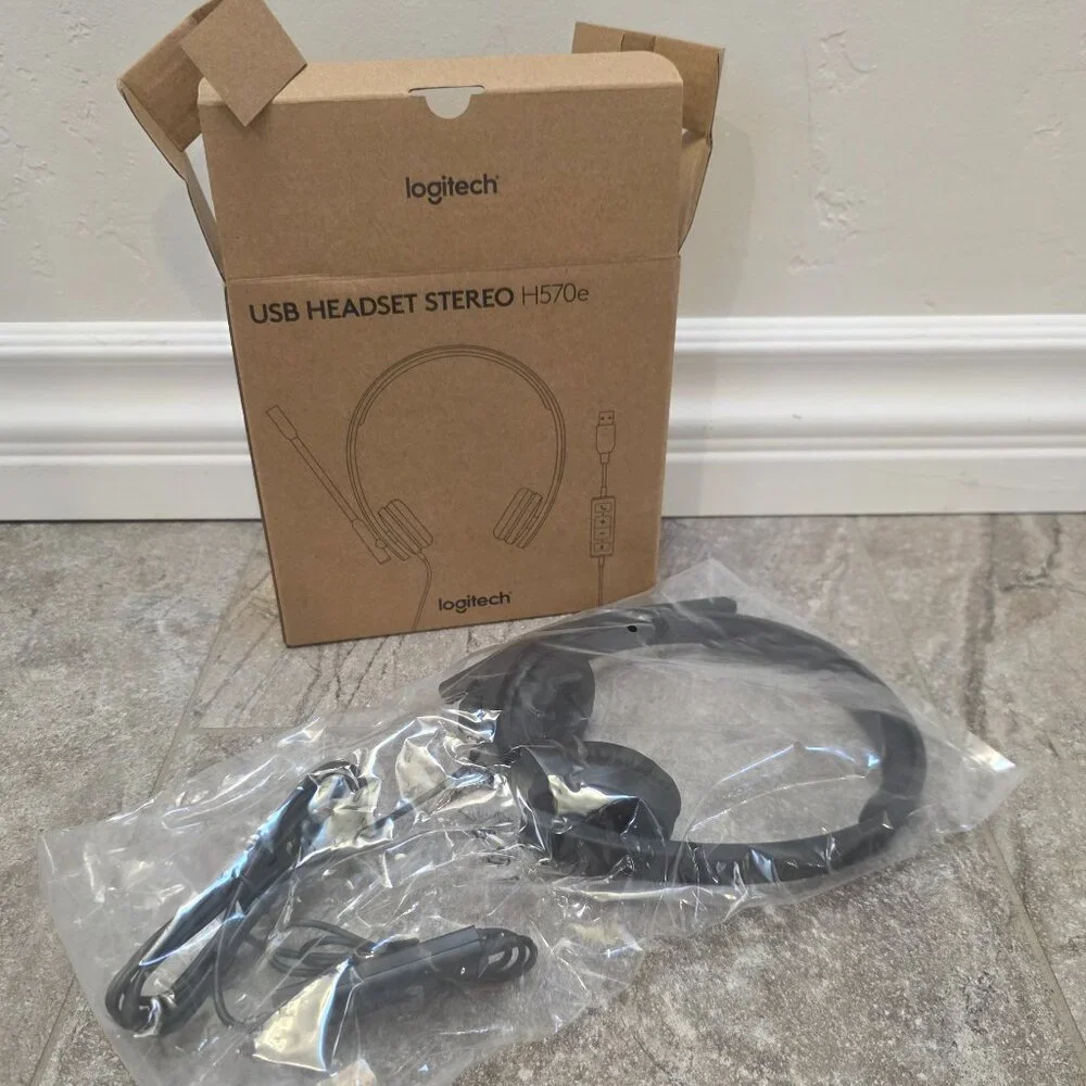 Logitech Headphones Stereo H570e USB Microphone